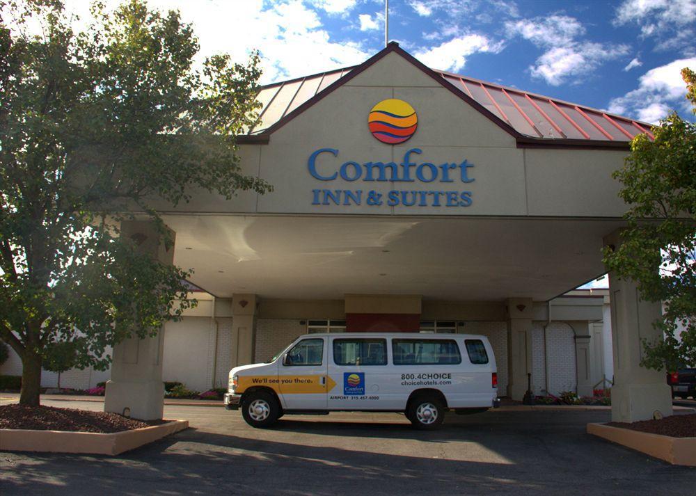 Comfort Inn & Suites Airport Syracuse Bagian luar foto